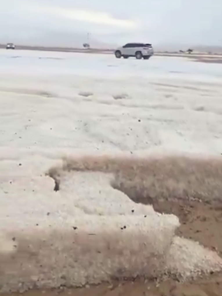 VIDEO U Ujedinjenim Arapskim Emiratima pala silovita tuča, nastao sloj od 45 cm leda