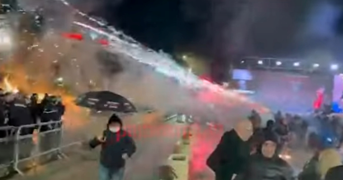 Nasilni prosvjedi u Albaniji. Molotovljevim koktelima gađali zgradu vlade