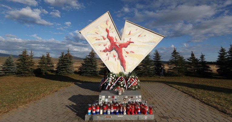 Kod Kupresa oštećen spomenik poginulim Vukovarcima, ondje je nedavno bio Milanović