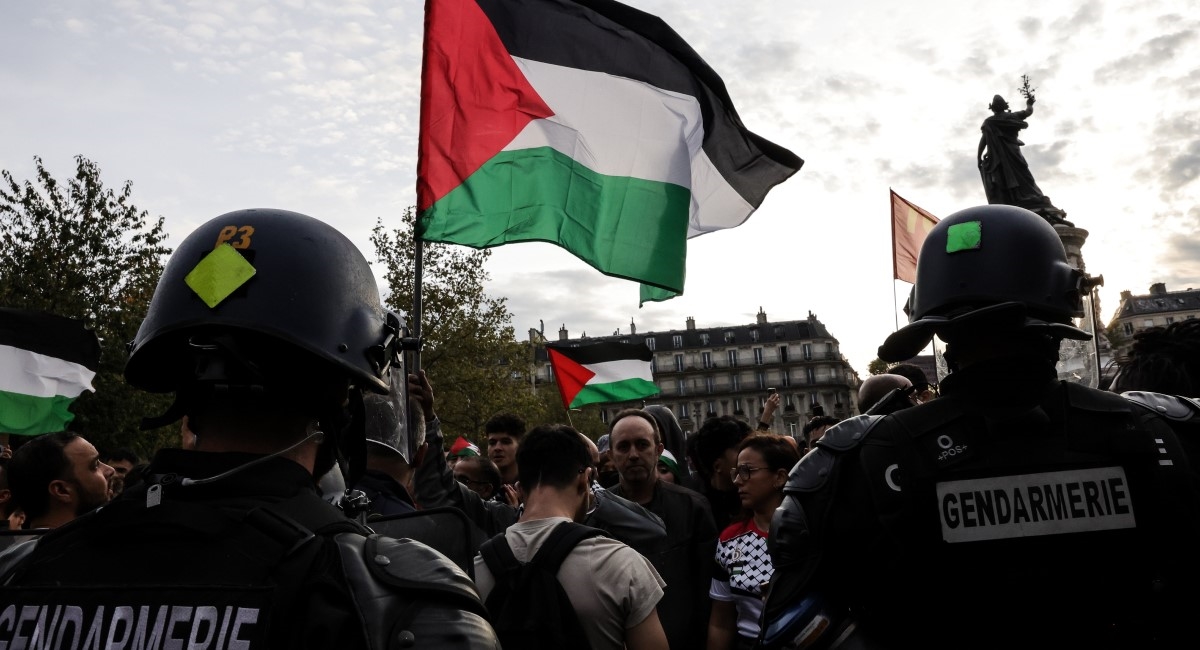 VIDEO U Parizu vodenim topovima rastjerali prosvjed za podršku Palestini