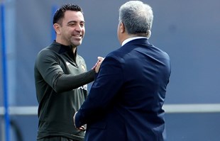 Xavi ipak ostaje trener Barcelone