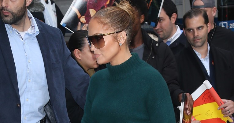 Nova frizura i besprijekoran stajling: J.Lo izgleda bolje nego ikad