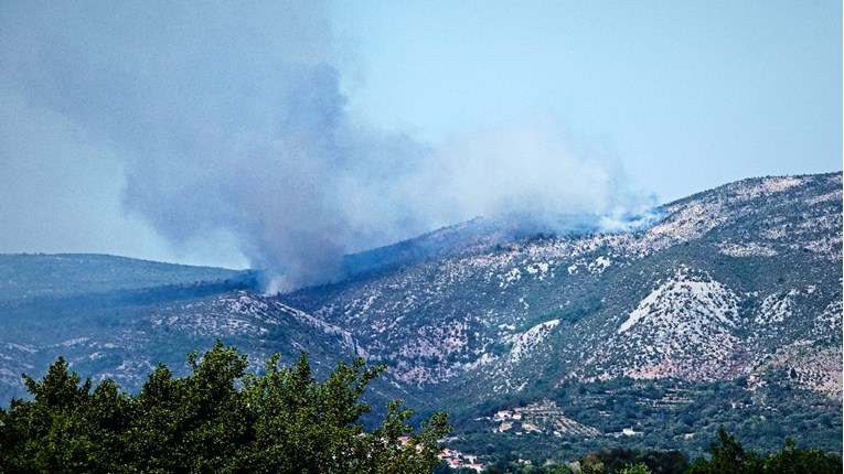 U Hercegovini desetak požara, traži se pomoć kanadera iz Hrvatske