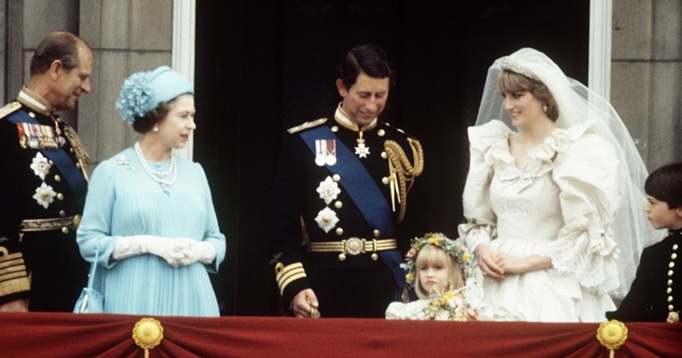 Ovo je 10 najluđih stvari koje je princ Harry u knjizi otkrio o kraljevskoj obitelji