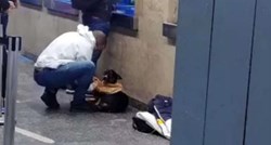 Čovjek skinuo majicu i dao je promrzlom psu lutalici kojeg je ugledao u podzemnoj