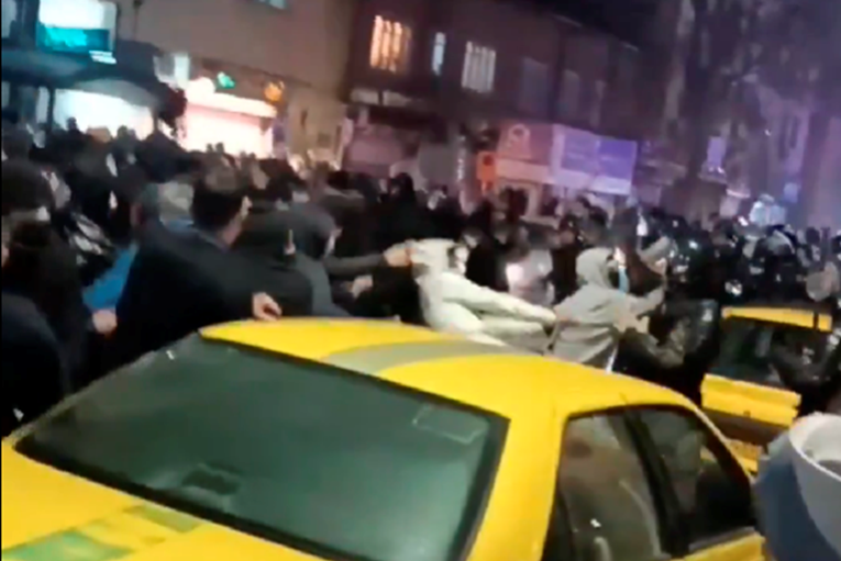 CBS: Најмалку 12.000 мртви во Иран. Маск го подарува бесплатниот Starlink