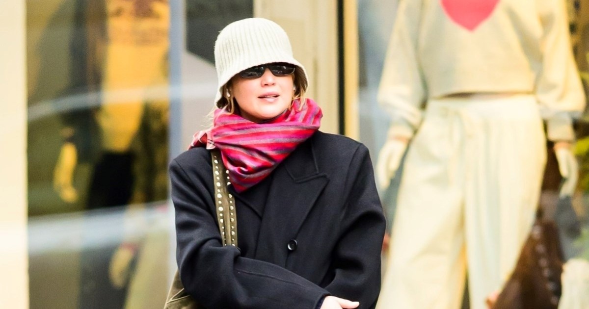 Dad-core se vraća: Jennifer Lawrence prošetala u omiljenim Nike tenisicama