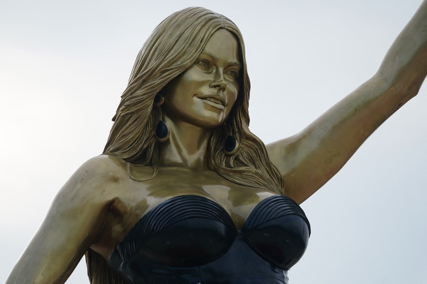 Sofia Vergara dobila kip od 7.5 metara u rodnom gradu. Ljudi misle da je grozan