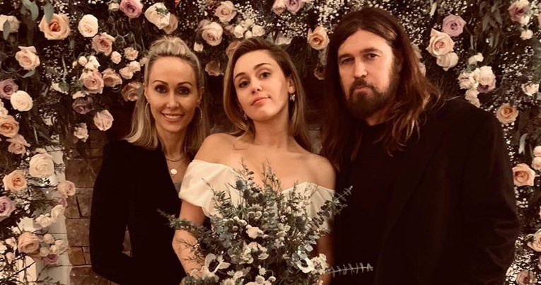 Isto mjesto i fotke: Miley Cyrus je iskopirala vjenčanje svojih roditelja