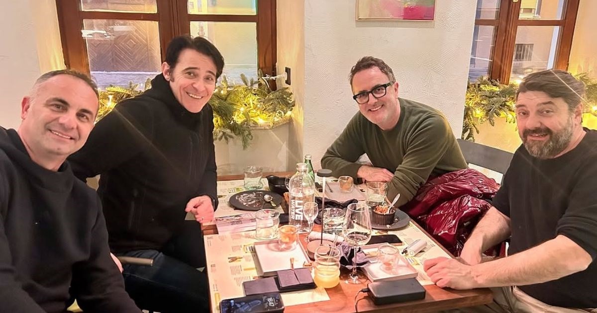 "Duga mračna noć i Potjera": Tarik Filipović oduševio pratitelje fotkom s ekipom