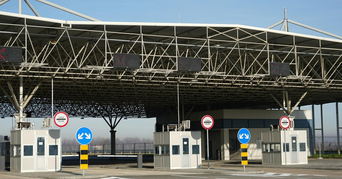 Crnogorac krijumčario 38 migranata u kamionu s drvima. Uhićen je na granici