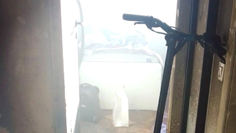 FOTO U stanu u Zagrebu se zapalio električni romobil, došlo do eksplozije