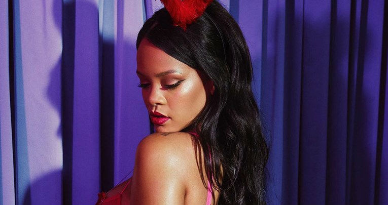Rihanna u seksi crnom bodiju potvrdila da je sama sebi najbolja reklama