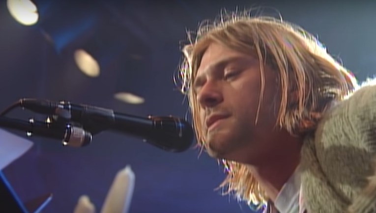 Prodaje se gitara koju je Kurt Cobain svirao u spotu za Smells Like Teen Spirit