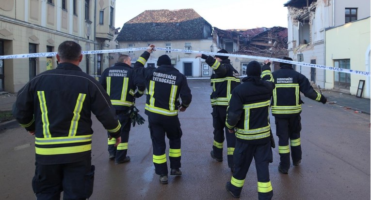 Sisačko-moslavačkim vatrogascima stalno pomažu i vatrogasci iz Dalmacije