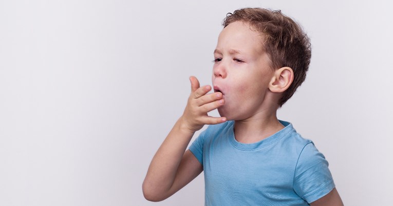Medicinska sestra otkriva simptome koje ne smijemo zanemariti kada dijete kašlje