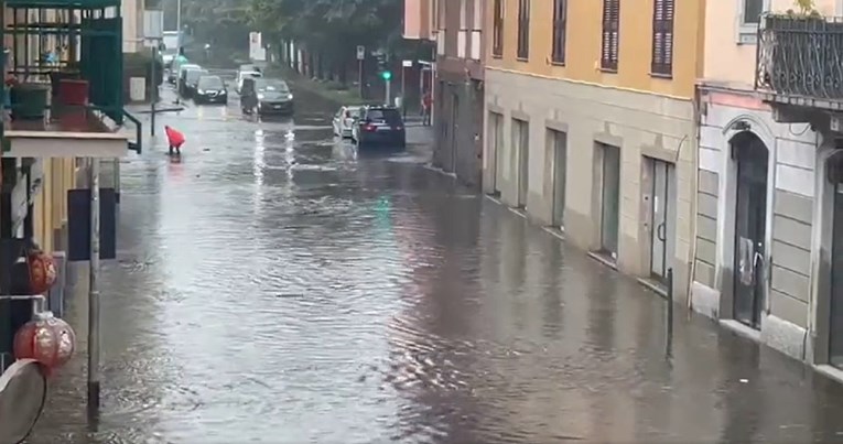 Jako nevrijeme na sjeveru Italije: Poginula žena, ogromna šteta, promet u kolapsu...