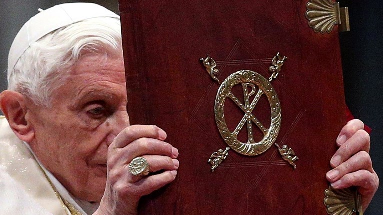 Bivši papa proslavio 93. rođendan u izolaciji