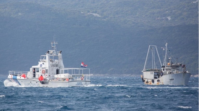 Spašeni putnici i posada iz nasukanih brodica kod Krka i Dubrovnika