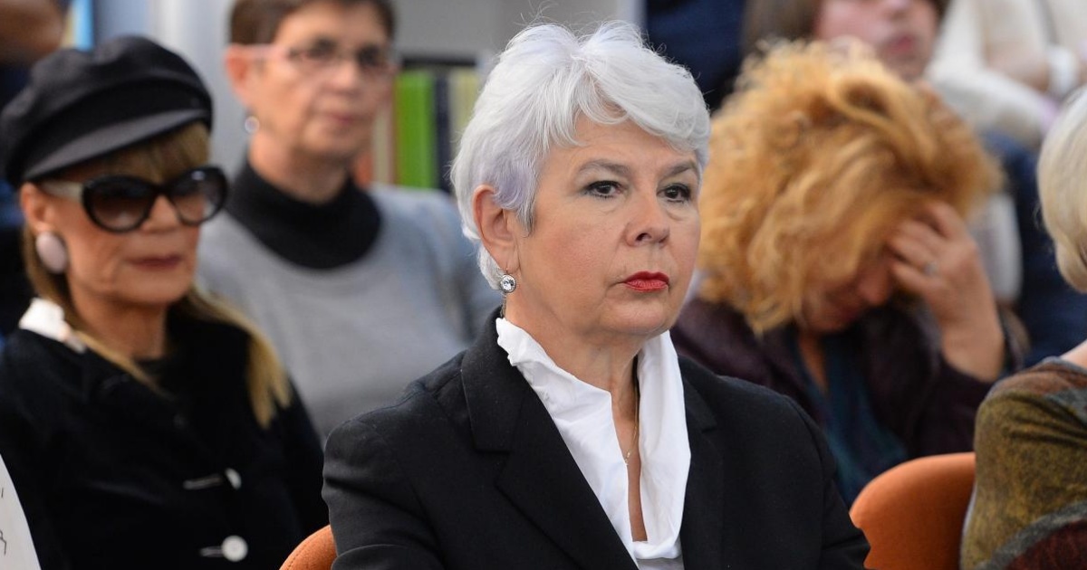 Kosor o himni: "Šutite dok tipkaju po mobitelima i pjevaju optuženicima"