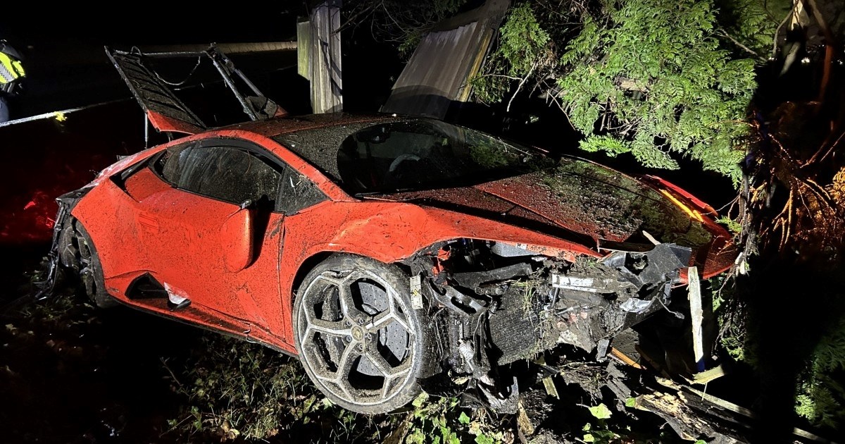 Tinejdžeri se zabavljali u Lamborghiniju. Auto je uništen