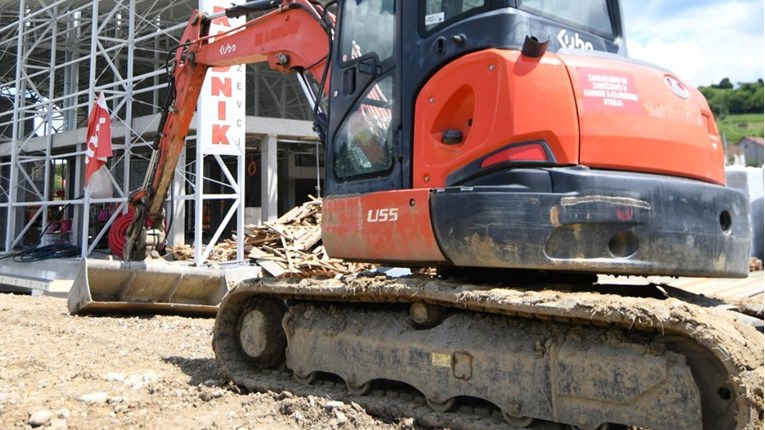 Pokušao kupiti bager preko interneta pa u Nizozemskoj shvatio da je prevaren