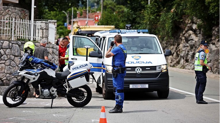 Dijete kod Rijeke istrčalo na cestu i izletjelo pod auto. Teško je ozlijeđeno