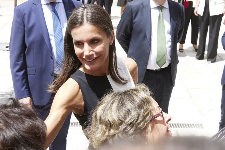 Španjolska kraljica pokazala bicepse u haljini bez rukava