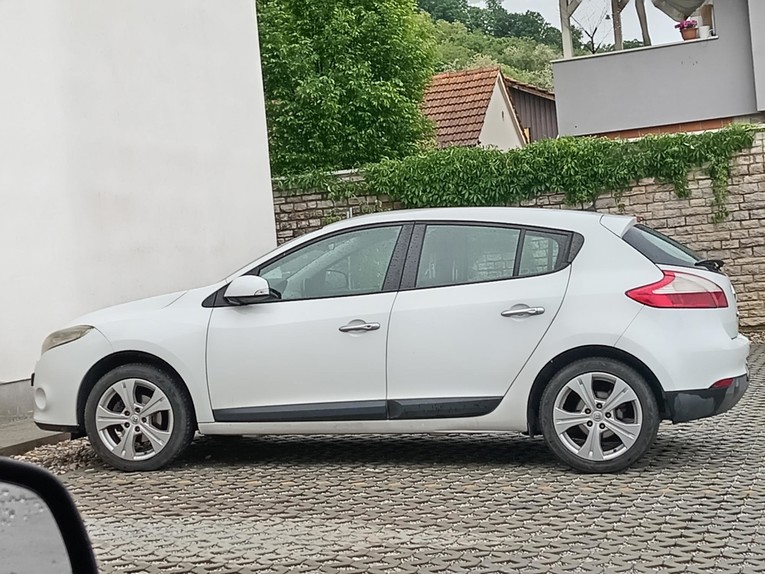 Prodaje se Renault Megane iz 2009. za 3200 eura. Ima kompletnu servisnu povijest