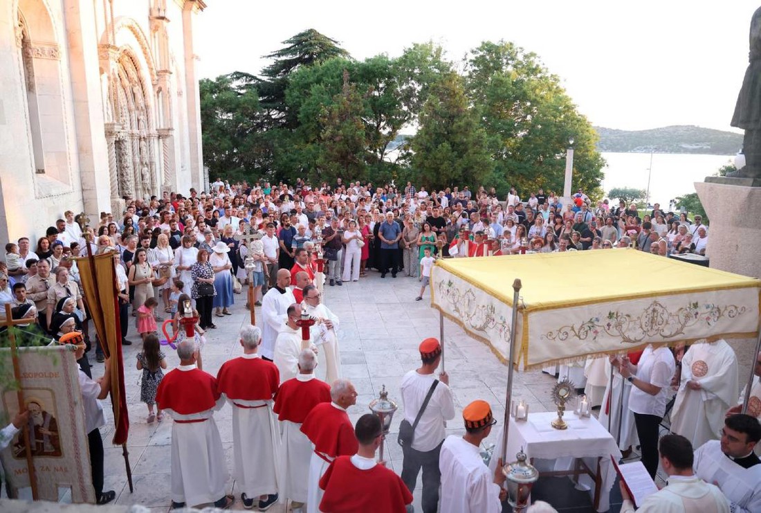 "Susjedi me čudno gledaju": Hrvat pitao smije li se na blagdan raditi oko kuće