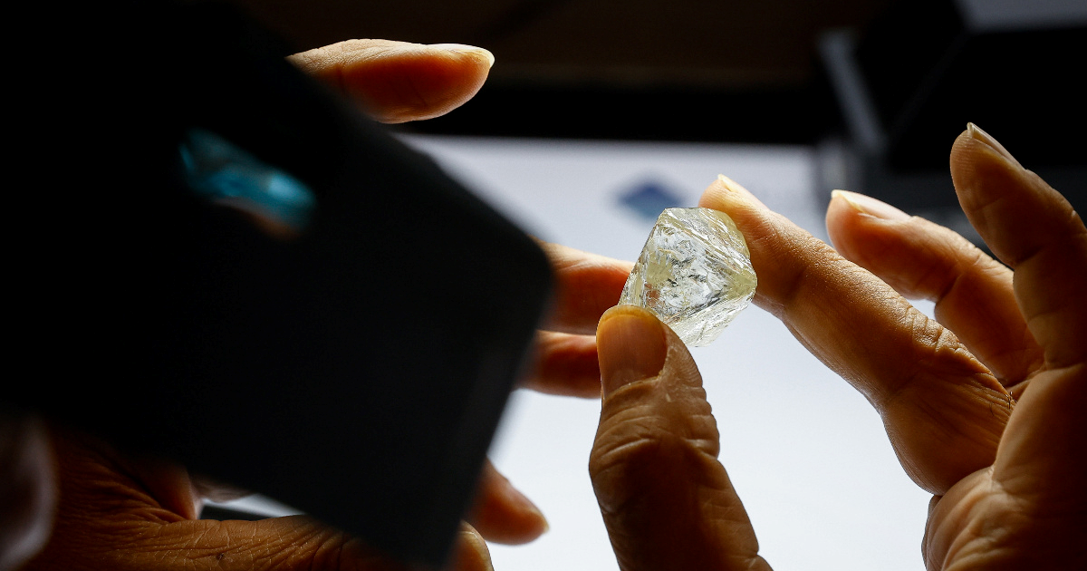 Dvojac u Indiji pronašao dijamant vrijedan 55.000 dolara: "Sada možemo udati sestre"