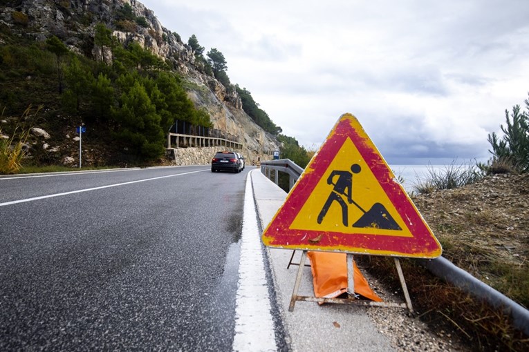 HAK upozorava: Ceste su mokre i vlažne, mogući odroni