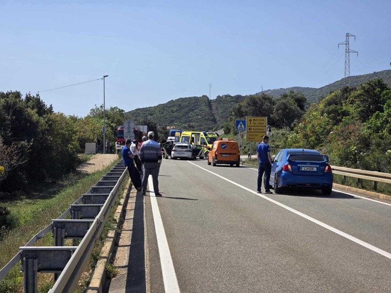 Policajac ozlijeđen u prometnoj na Lošinju, spašavali ga helikopterom