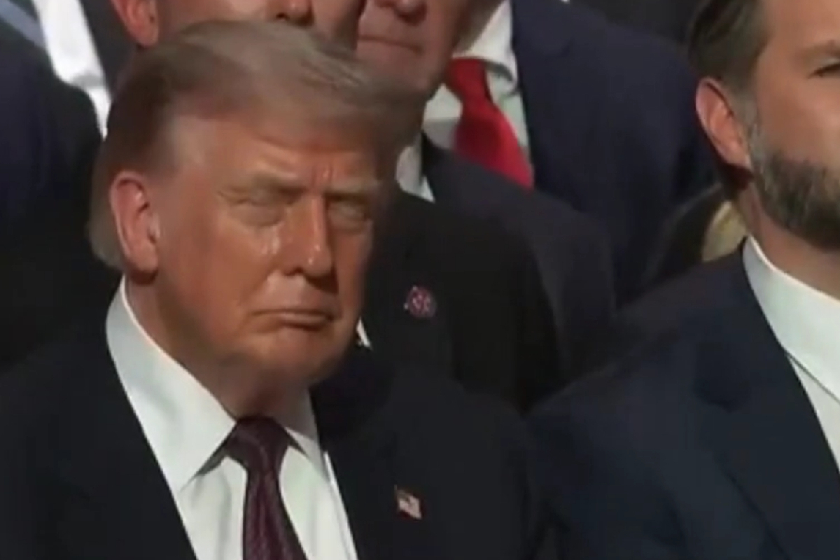 Trump na sprovodu svog republikanskog senatora jedva držao oči otvorene