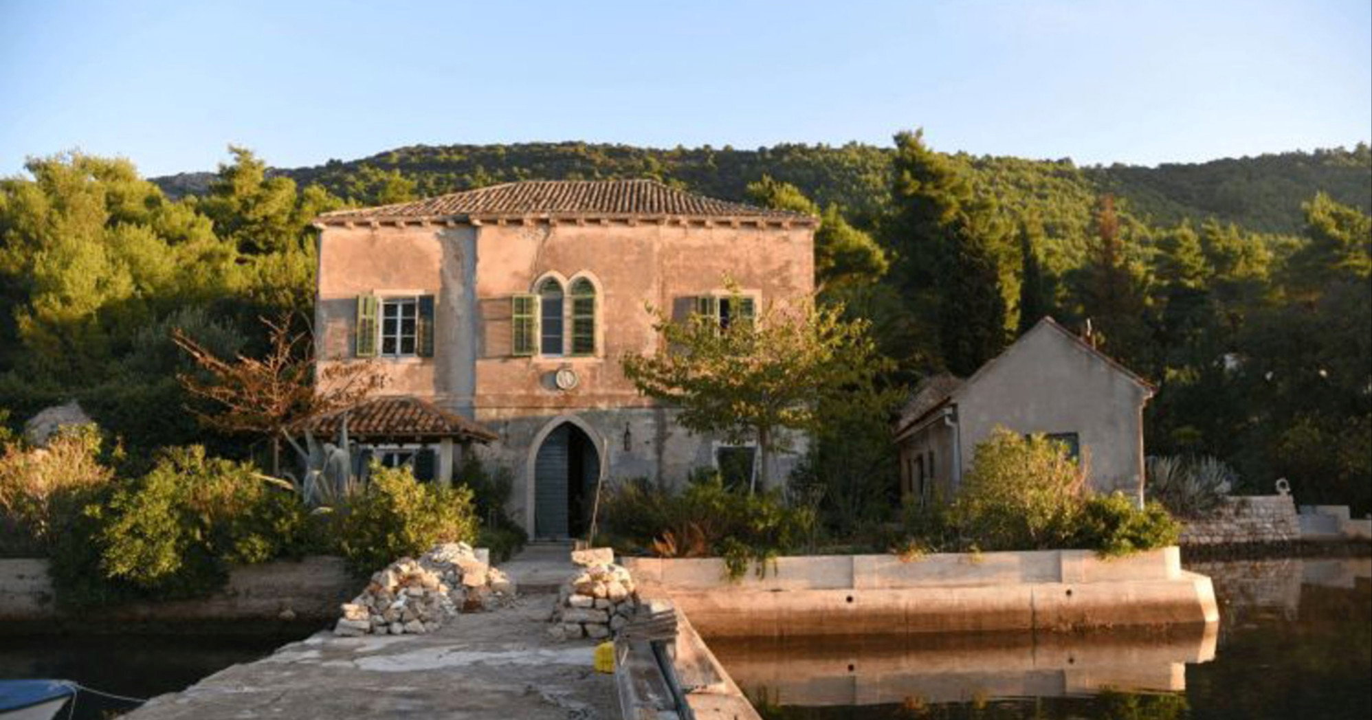 Na Index Oglasima osvanula nestvarna kamena vila na osami kod Dubrovnika