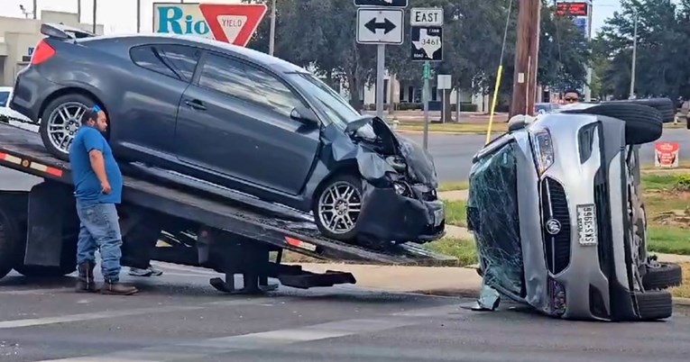 VIDEO Radnik pomoći na cesti drugim autom pokušao ispraviti prevrnuti auto