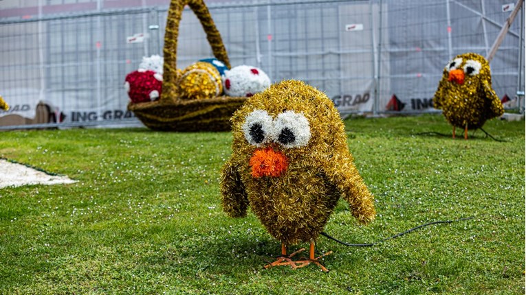 FOTO Uskrsni ukrasi postavljeni na Kaptolu privukli su pažnju prolaznika