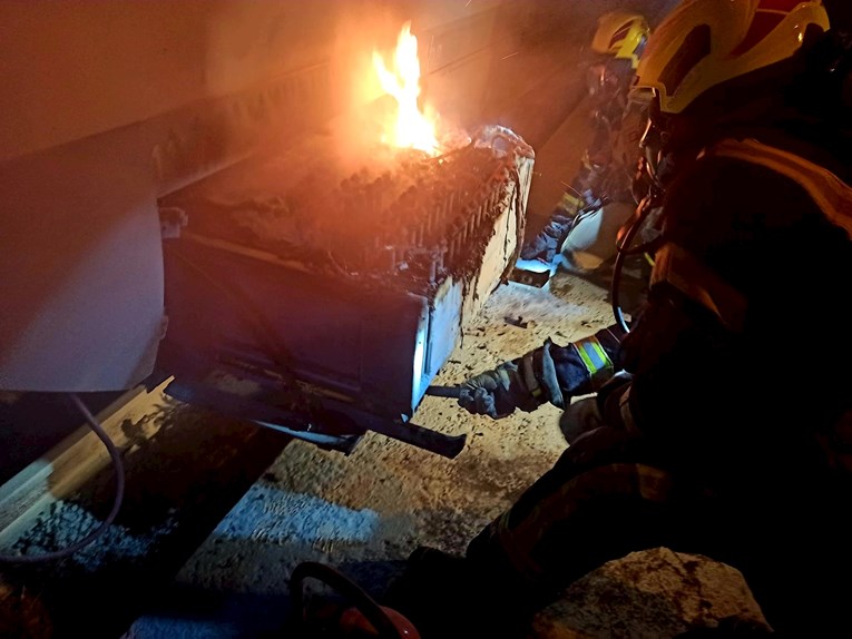 Sinoć se zapalio akumulator na HŽ-ovom vagonu