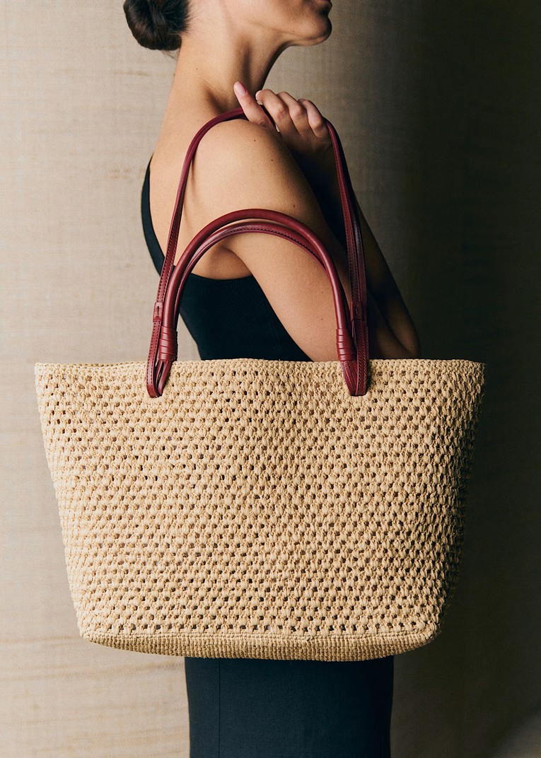 Stylish žene diljem svijeta nose francusku torbu koja izgleda kao tihi luksuz