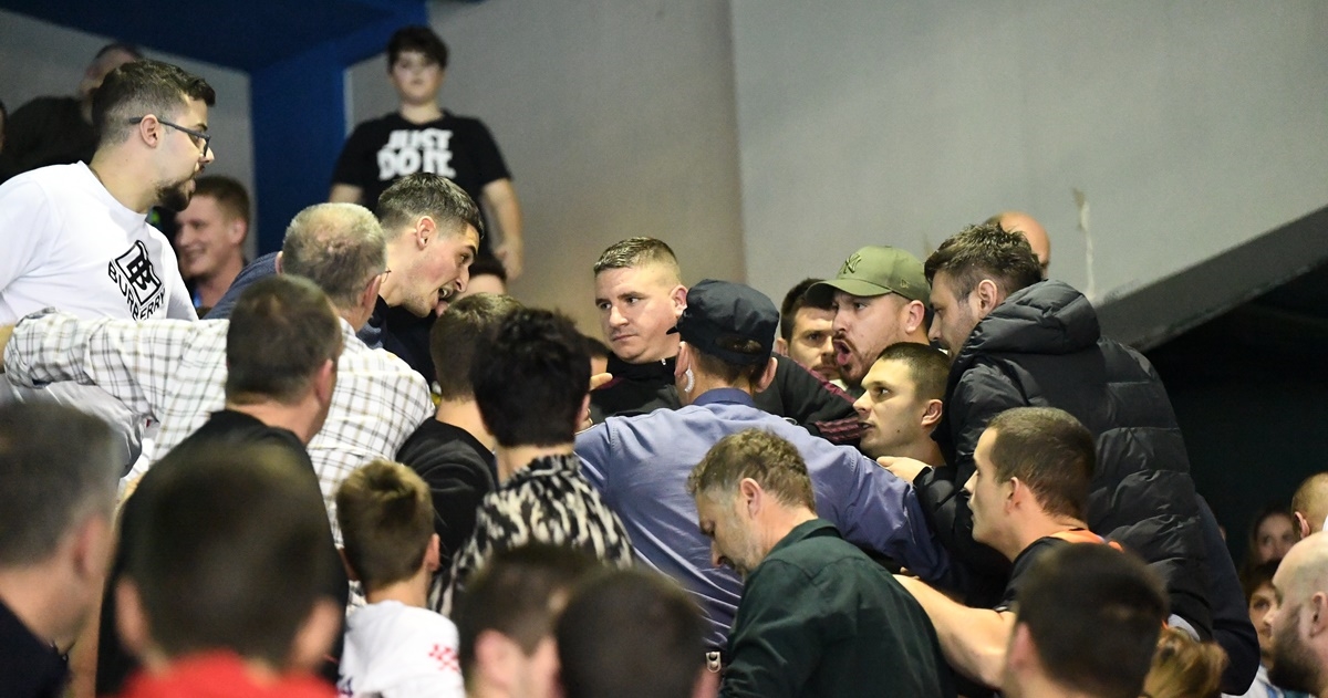 FOTO Crnogorci slavili gol, hrvatski navijači ih napali i vrijeđali. Četvero uhićenih