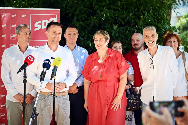 SDP održao 6 simultanih presica na obali. "Vlada kažnjava legalne iznajmljivače"