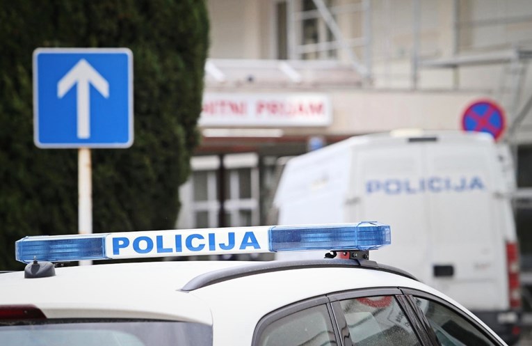 U Slatini presreo bivšu usred noći i istukao je. Imao je mjeru zabrane prilaska