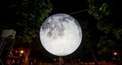 Huawei postavio svjetlosnu instalaciju "Touch the Moon" na Trgu Mažuranića