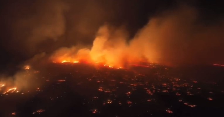 VIDEO Ogromni požari na Havajima, ljudi bježe i skaču u more. "Ovo je bez presedana"