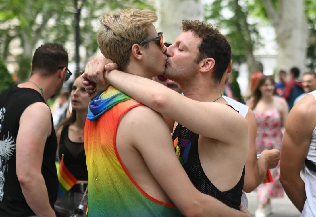 Fotografi uhvatili poljubac na zagrebačkom Prideu