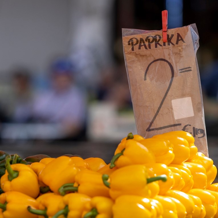 Žena pokazala kako na najlakši način narezati papriku: "Ovo mi je promijenilo život"