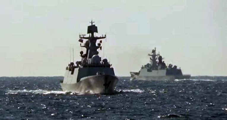 Ruski i kineski ratni brodovi zajedno oplovili Japan. Analiza CNN-a: Ovo je veliko