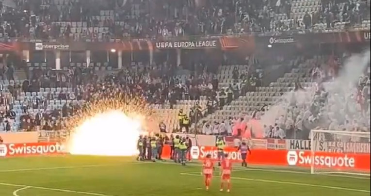 VIDEO Utakmica Europa lige prekinuta zbog divljanja navijača. Gađali su se raketama