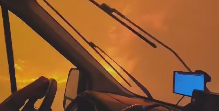 VIDEO Hitna objavila snimku iz Dalmacije, kroz plamen jurili u pomoć vatrogascu