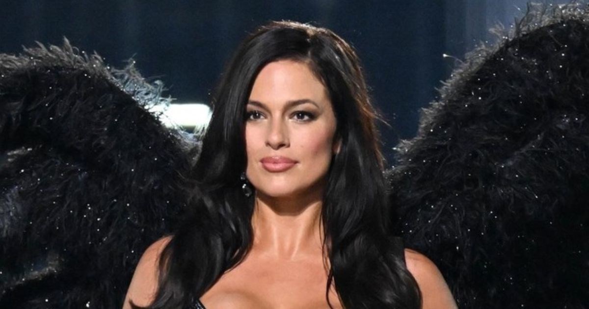 Plus size manekenka Ashley Graham vratila se na reviju Victoria's Secreta
